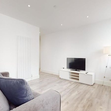 Spacious Two Bedroom Apartment With Valley Views Abertillery Bagian luar foto