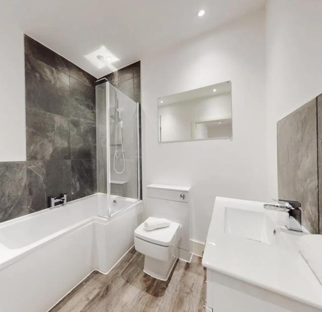 Spacious Two Bedroom Apartment With Valley Views Abertillery Bagian luar foto
