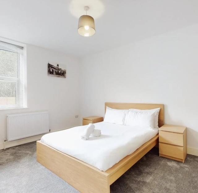 Spacious Two Bedroom Apartment With Valley Views Abertillery Bagian luar foto