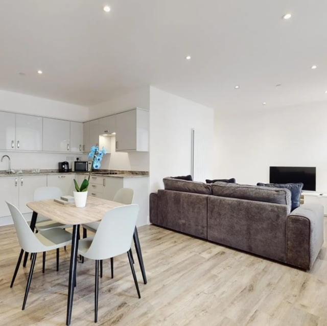 Spacious Two Bedroom Apartment With Valley Views Abertillery Bagian luar foto